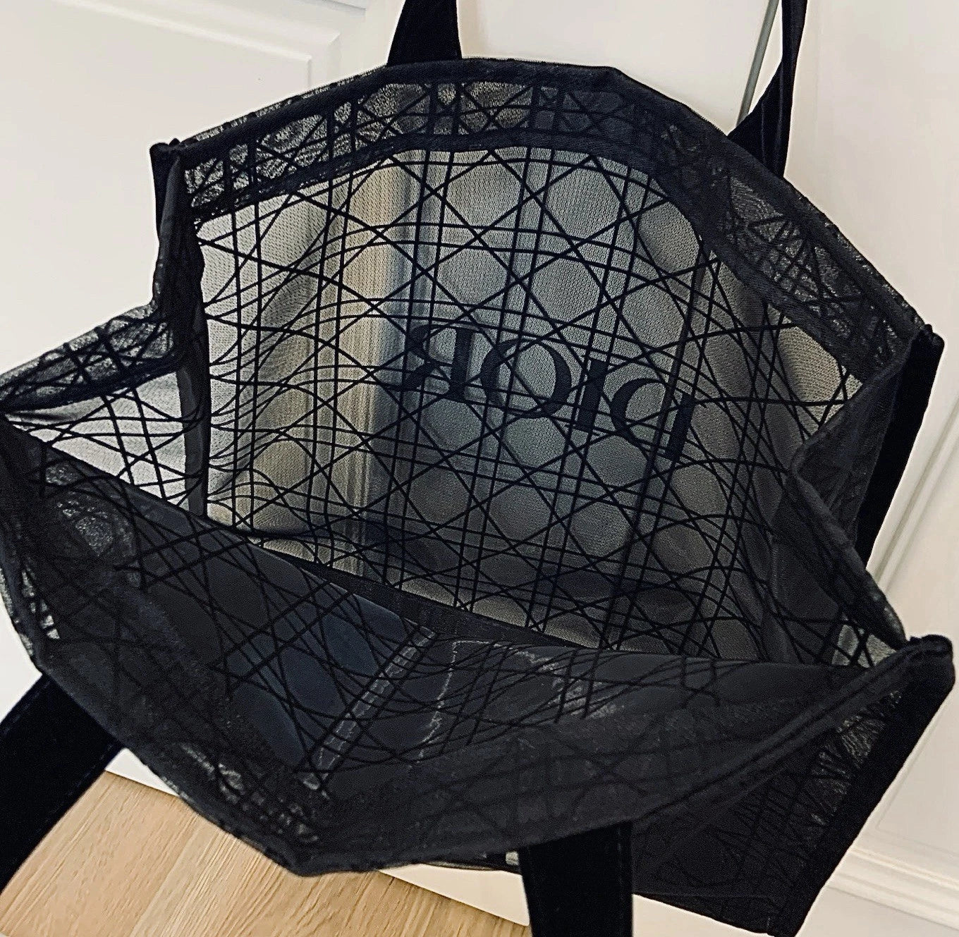 DIORBEAUTY Exclusive Lace Mesh Tote Summer Beach – Elegant Black Cannage Design